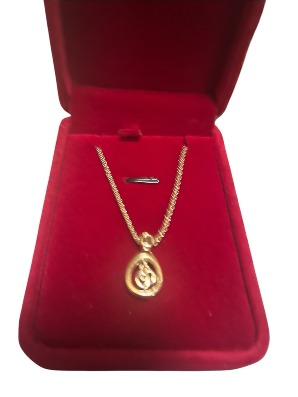 Gold Tone Pendant Necklace - Elegant Women's Jewelry